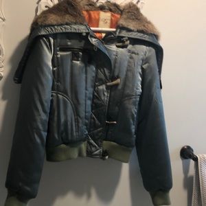 Puffer jacket with reversible hood